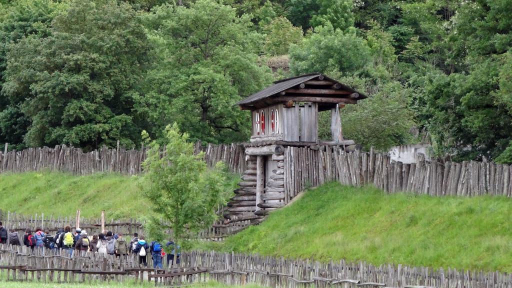 Gites Pyrenees Les Trois Montagnes Ganties Zimmer foto